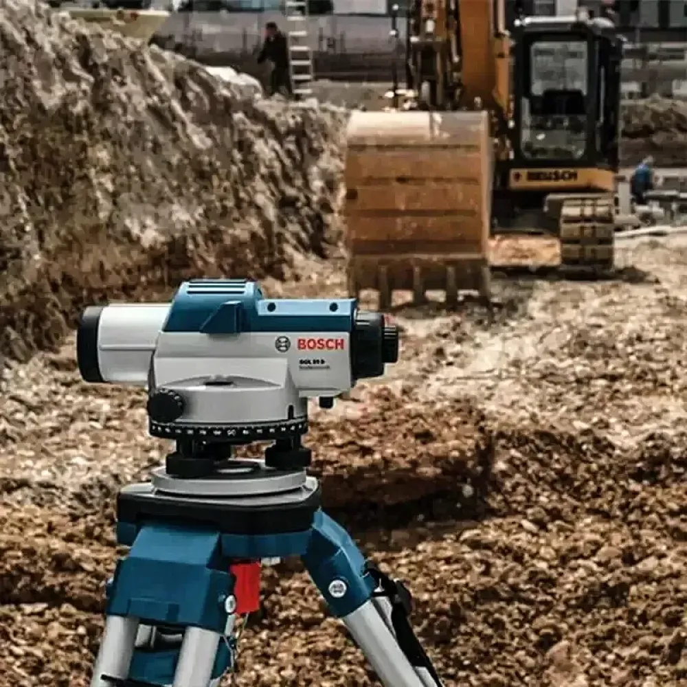 Bosch GOL 26 D Professional оптический нивелир + бленда, кейс, ключ, отвес и регулировочный штифт 0601068000